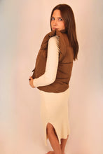 Load image into Gallery viewer, Flutter Sleeve Brown Vest
